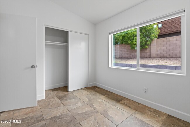 Building Photo - 4902 W Crocus Dr