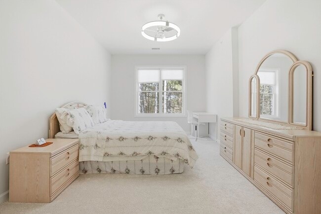 Building Photo - 4 Winslow Ln