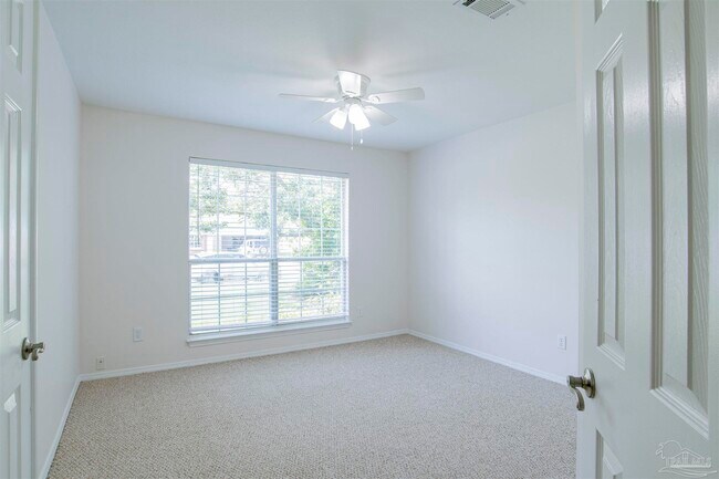 Building Photo - 4012 Shorewood Dr