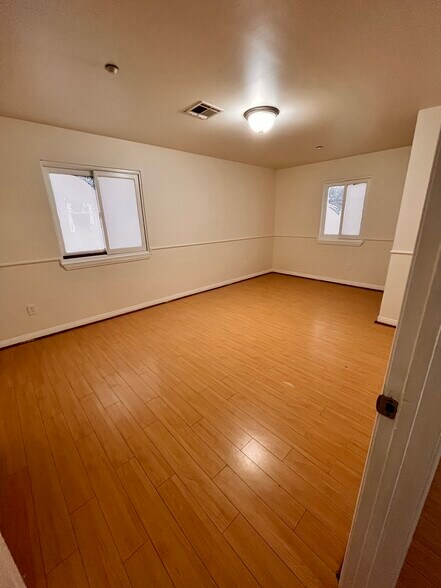 Building Photo - 1410 S Olive Ave