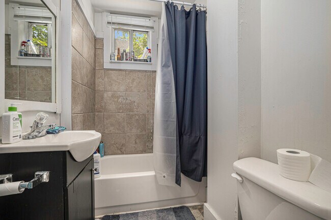 Building Photo - 515 S. CFourth-