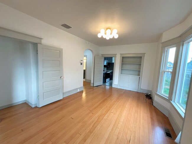 Building Photo - Stunning 3 Bedroom home in Everett