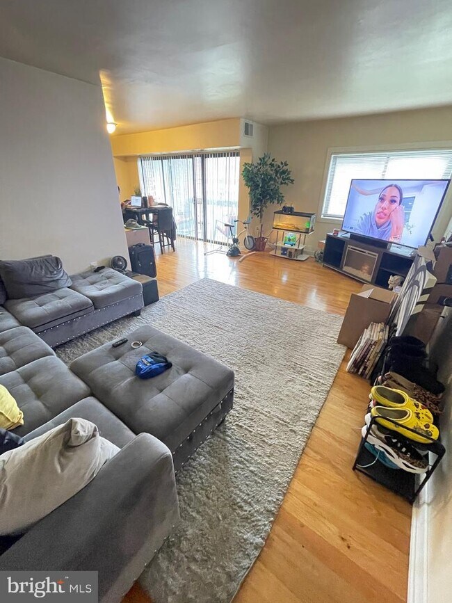 Building Photo - 6302 Hil-Mar Dr