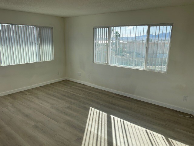 Building Photo - 2070 Sahara Dr