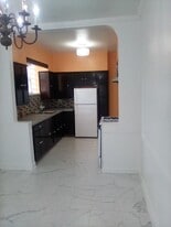 Building Photo - 626 Remsen Ave