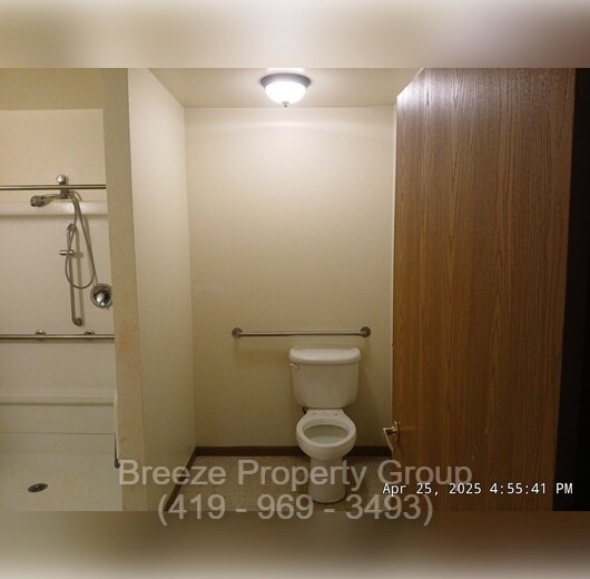 Building Photo - 1863 N Erie St