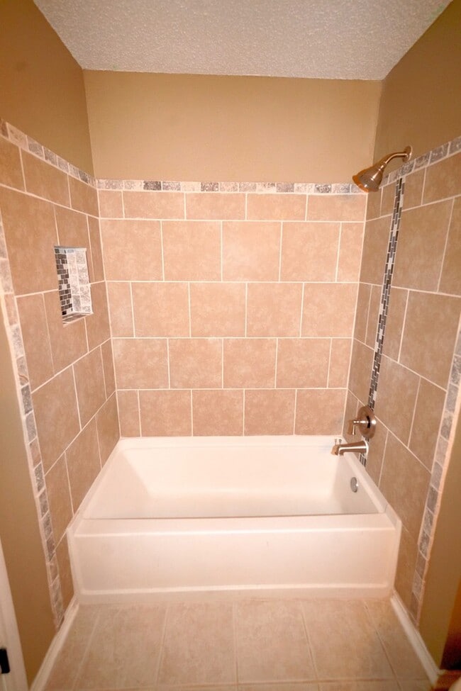 Building Photo - Updated Single Story in Schertz! Realtor Commission: $500