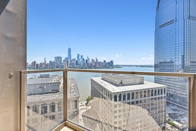 Building Photo - 99 Hudson St