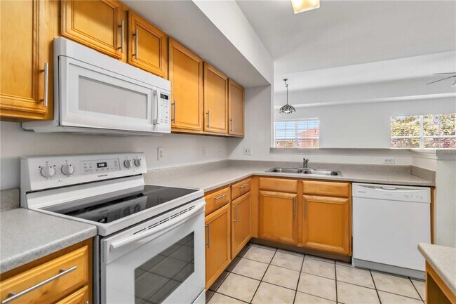 Building Photo - 1010 Villagio Cir