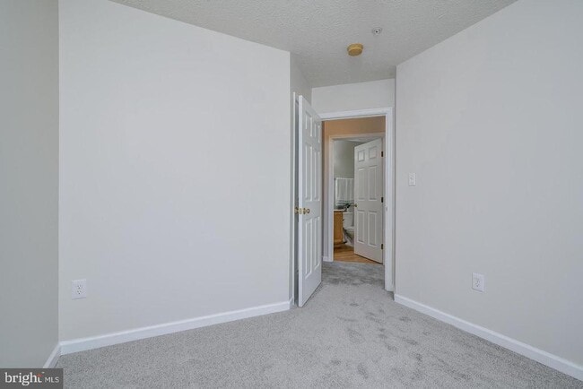 Building Photo - 1432 Pangbourne Way