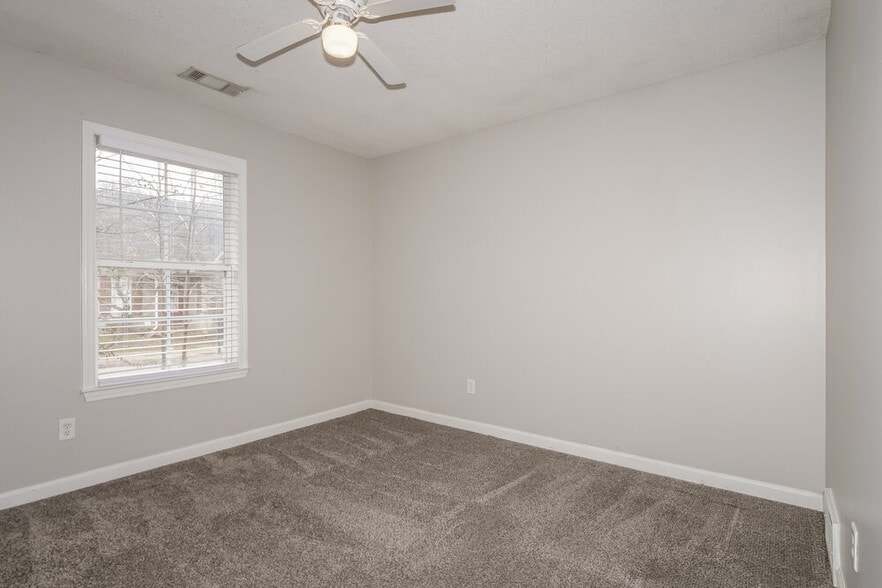 Building Photo - 10215 Morning Hill Dr