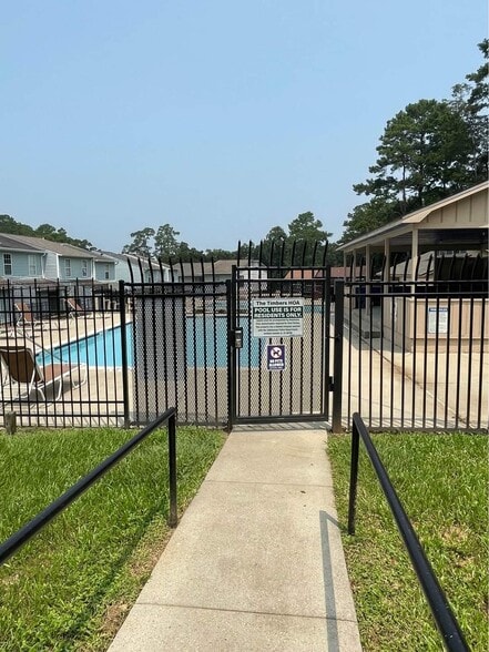 Building Photo - 786 Timberwood Cir E