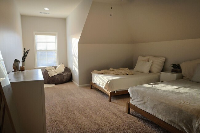 Building Photo - Deer Creek - 4BR/ 2 story/ 2500+SQFT