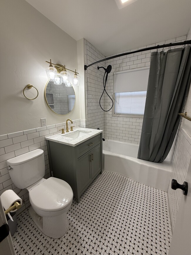 Building Photo - 1802 W 6th Ave