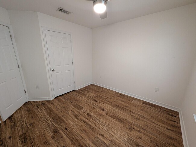 Building Photo - 1020 Freeport Ct