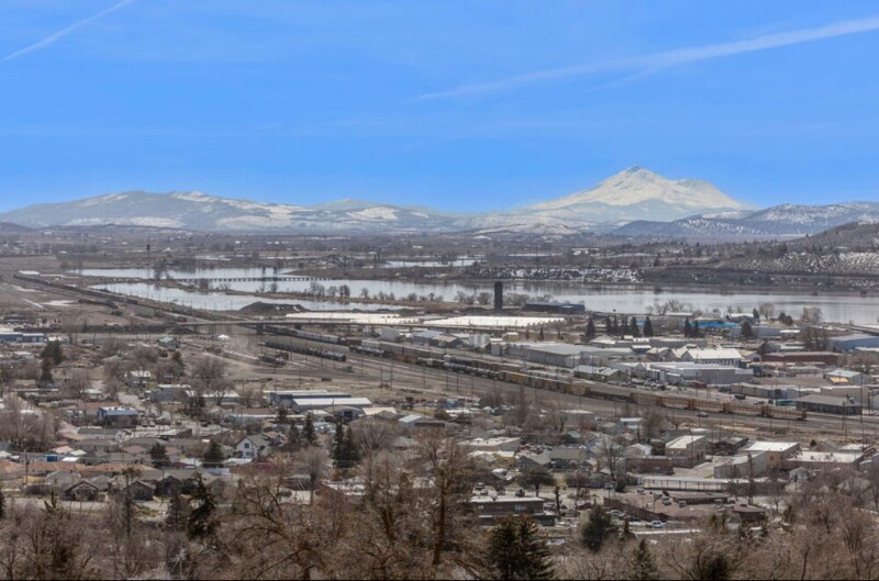 Building Photo - 2384 Linda Vista Dr