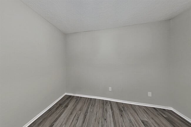 Building Photo - 26 Pinewood Forest Ct