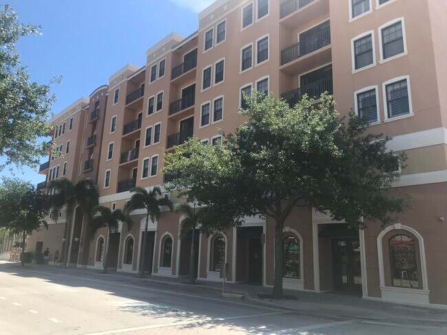 Building Photo - 511 Lucerne Ave