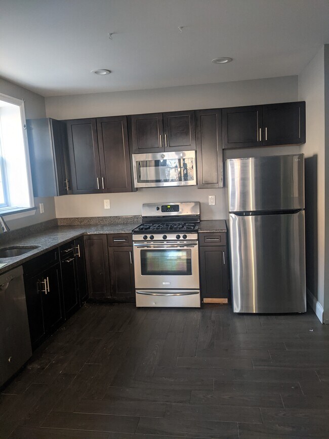 Kitchen - 300 Cedar St