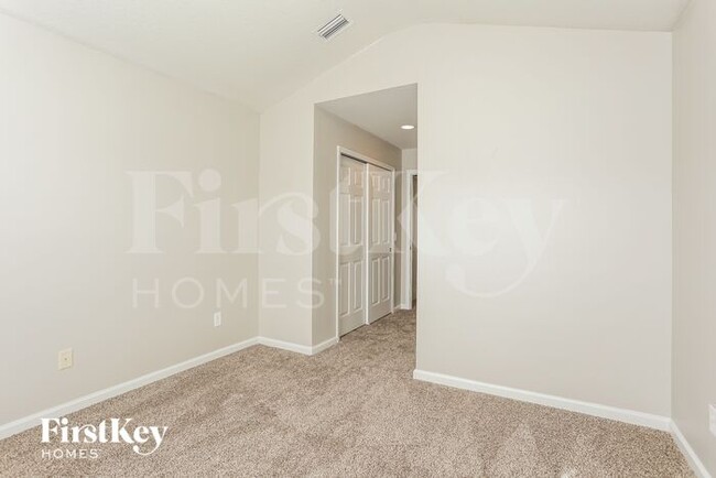 Building Photo - 6947 Roundleaf Dr