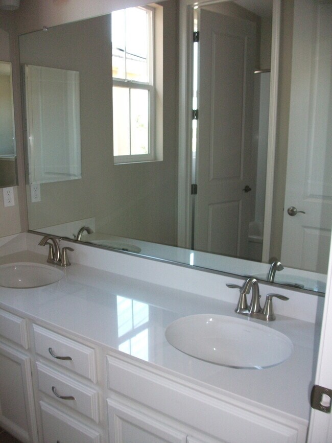 Building Photo - Newly Constructed Townhome for rent in Campbell