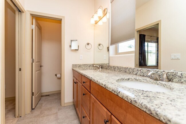 Building Photo - 5914 Canyon Reserve Heights