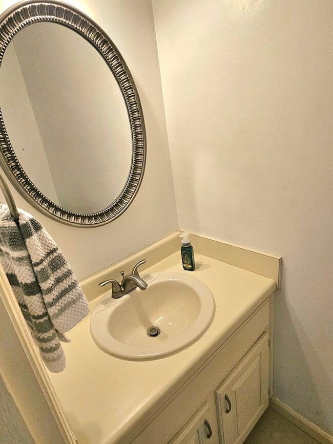 Building Photo - 100 Timberline Ct