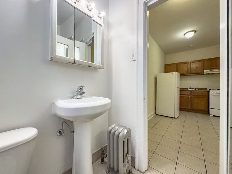 Building Photo - 4856 N Damen Ave