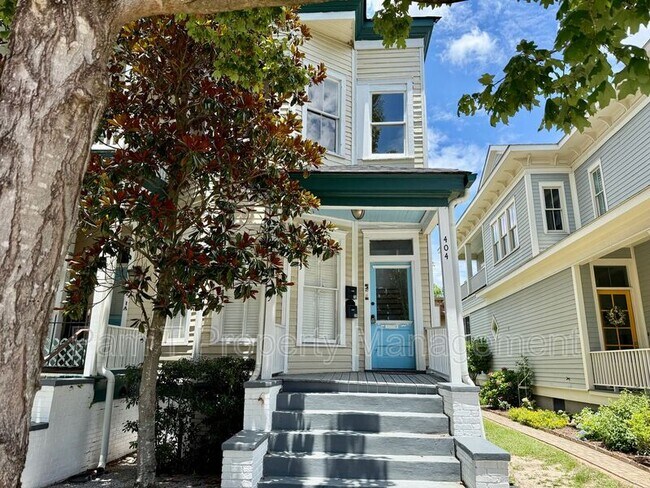 Building Photo - 402 E Park Ave