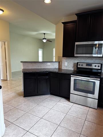 Building Photo - 813 Oak Valley