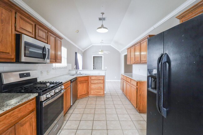 Building Photo - 3 Bed 2 Bath in Jenks - Available Now!