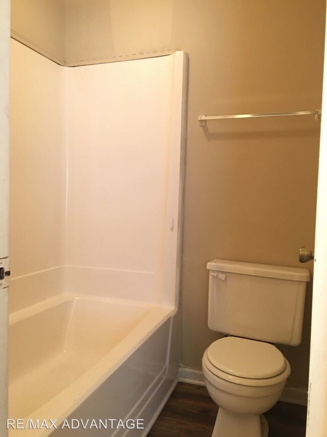 Building Photo - 2488 Robinhood Dr