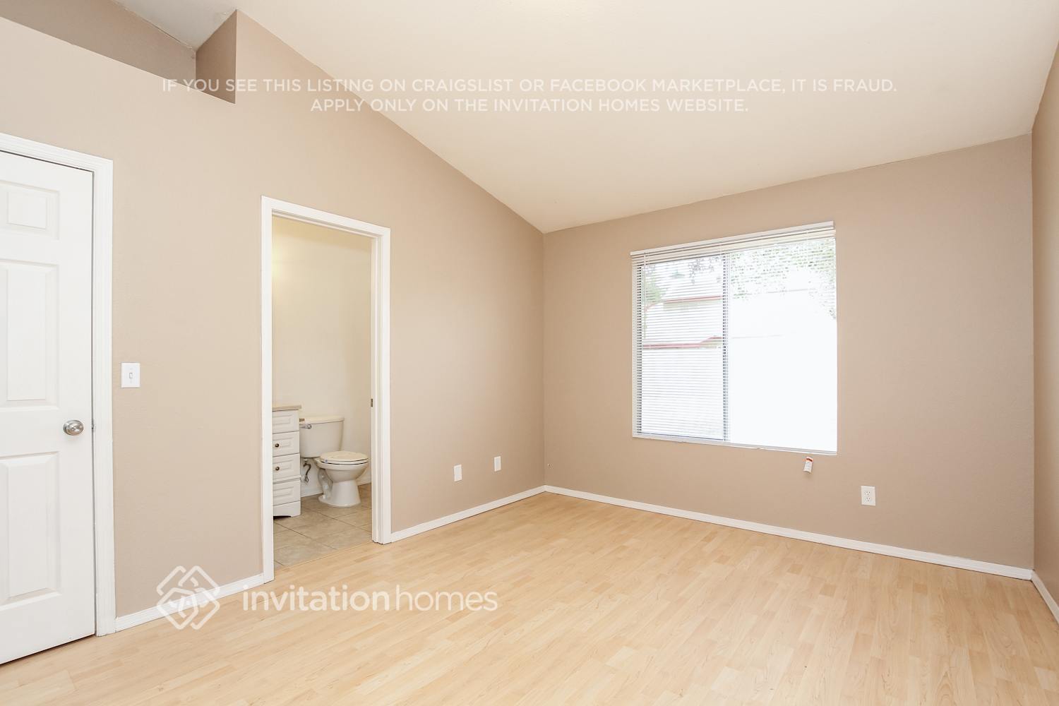 Building Photo - 9244 W Yucca St