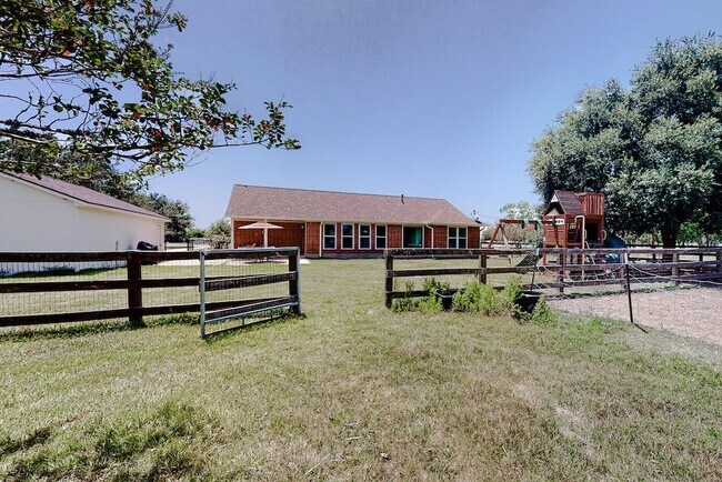 Building Photo - 2918 Amber Ln