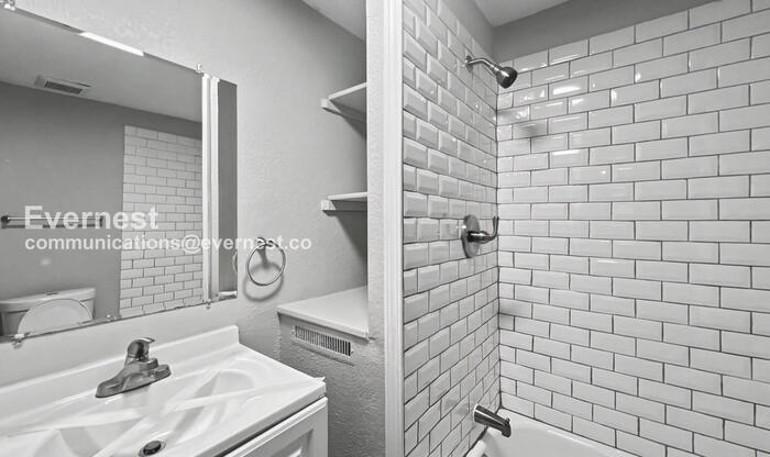 Building Photo - 700 S Savage St