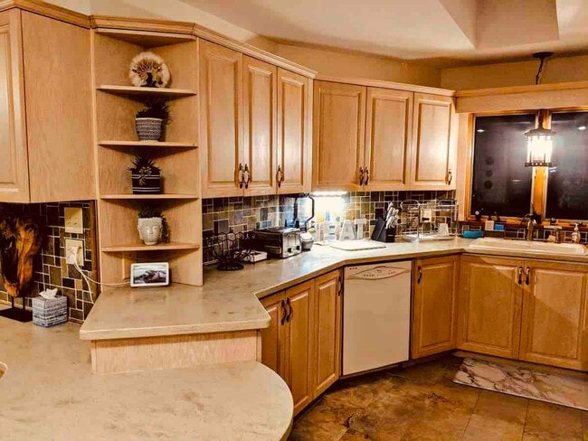 Building Photo - 66 Paquette Dr