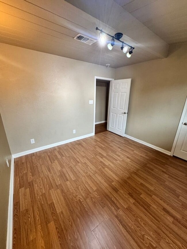 Building Photo - Available for Move In 3 Bed, 2.5 Bath Home...