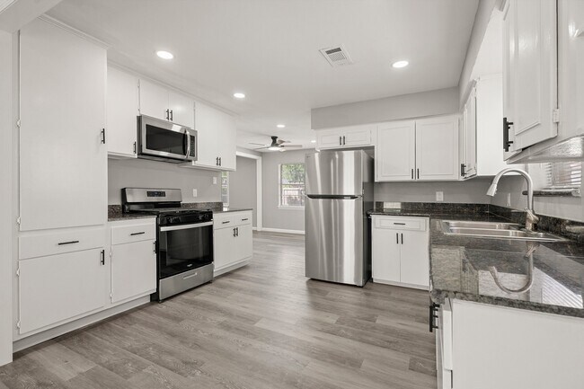 Building Photo - 2707 Mt Vernon Dr