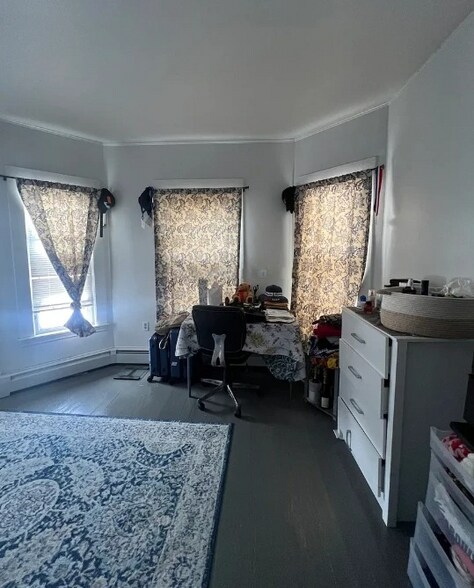 Building Photo - 10 Warren St