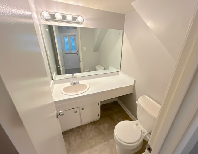 Building Photo - 5270 Algiers Dr