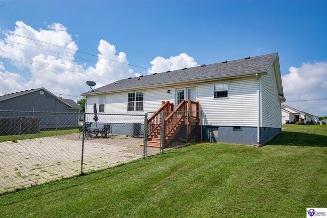 Building Photo - 520 University Dr