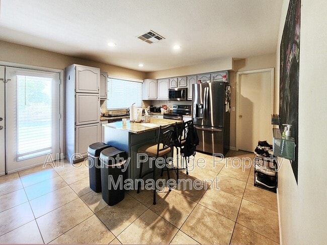 Building Photo - 4701 W Charleston Ave