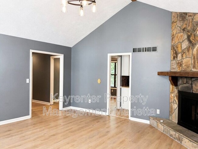Building Photo - 5088 Ravenwood Dr NE