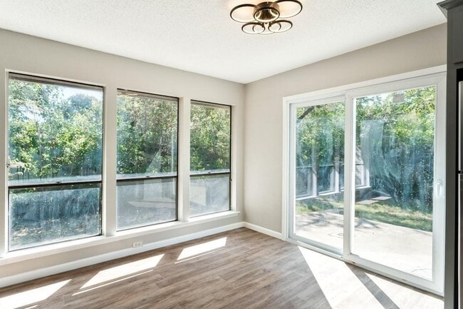 Building Photo - 1802 Hillcrest Dr