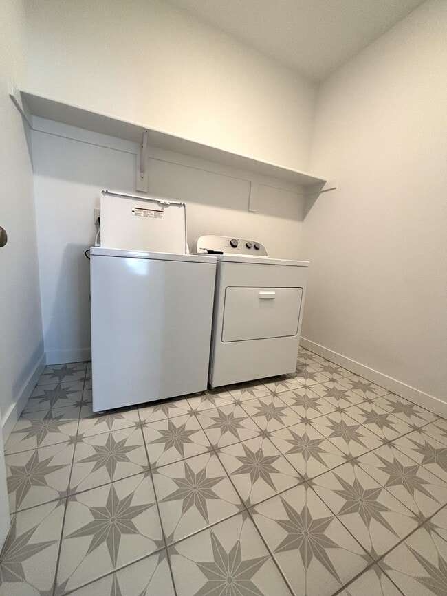 Building Photo - 10078 Loblobby Ln