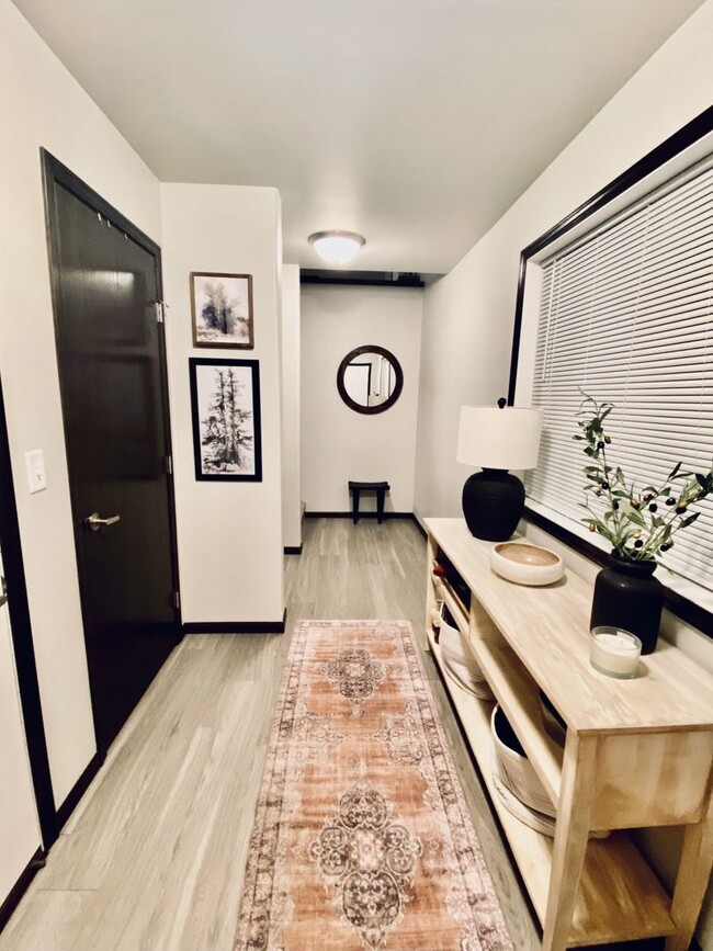 Building Photo - 3 Bed 3 Bath Twin Home