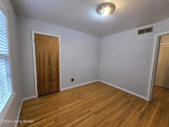 Building Photo - 4515 Lambert Rd