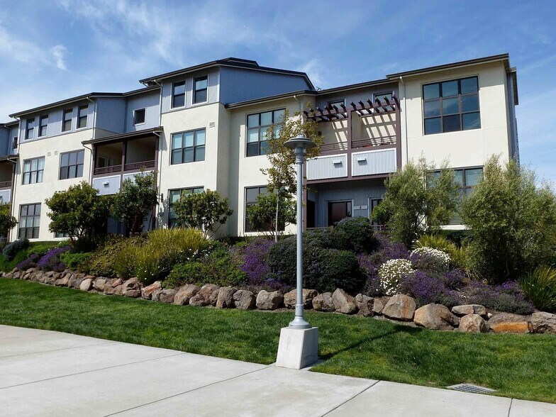 Building Photo - 2869 Regatta Dr