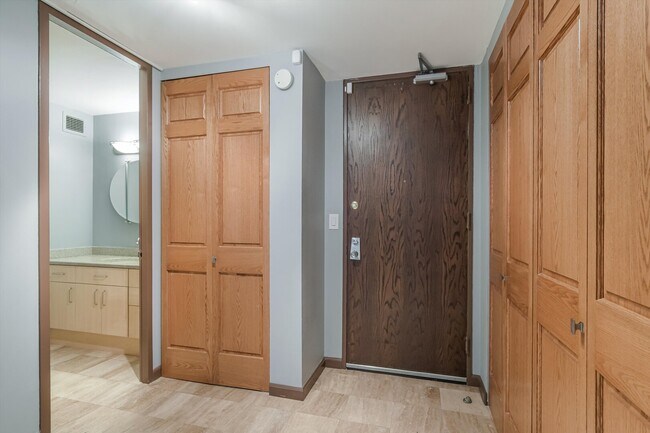 Building Photo - 233 E Erie St