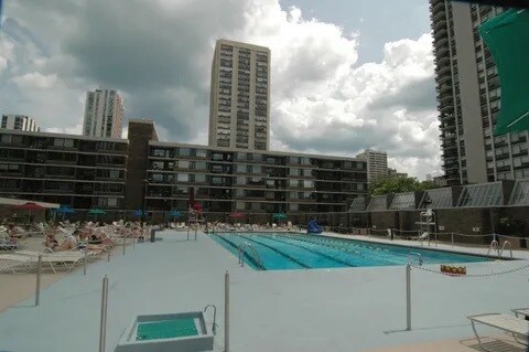 Building Photo - 1560 N Sandburg Ter